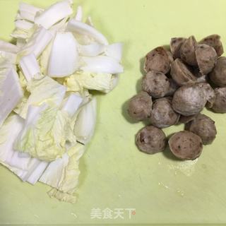 肉丸炖娃娃菜的做法步骤：1