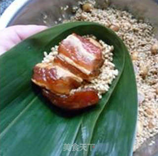 花生仁鲜肉糯米粽的做法步骤:10