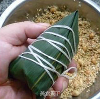 花生仁鲜肉糯米粽的做法步骤:12