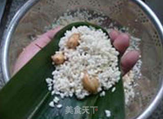 蜜枣花生仁糯米粽的做法步骤:10