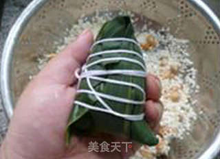 蜜枣花生仁糯米粽的做法步骤:11
