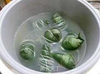 蜜枣花生仁糯米粽的做法步骤:14