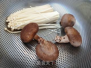 菌菇白菜蛋花汤的做法步骤:2