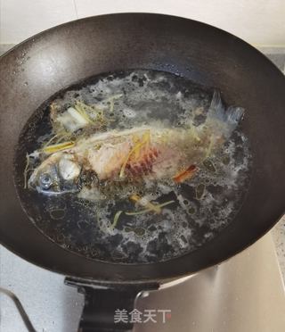 鲫鱼豆腐汤的做法步骤:8
