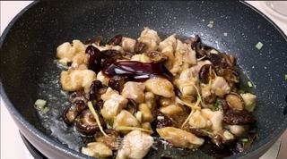 香菇滑鸡丨鲜嫩营养,简单美味的做法步骤:7