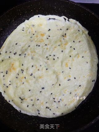 元气满满✅黑芝麻鸡蛋软饼 ❤️快手早餐煎鸡蛋饼 面糊饼的做法步骤:7