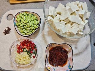 麻婆豆腐烧毛豆的做法步骤:2