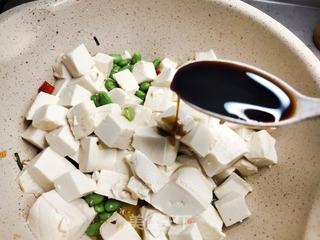 麻婆豆腐烧毛豆的做法步骤:7