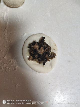 梅干菜肉末面包的做法步骤:11