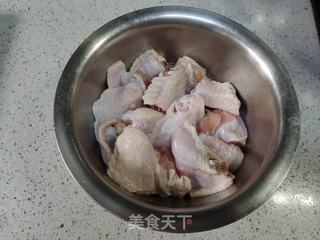 板栗山药炖鸡翅的做法步骤:3