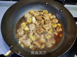 板栗山药炖鸡翅的做法步骤:7