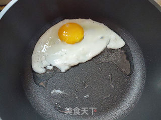 香菇煎蛋面的做法步骤:5