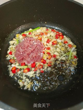 香辣肉末茄子焖面的做法步骤:3