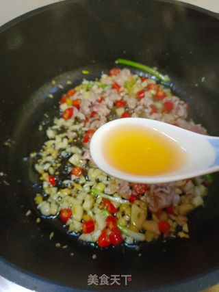 香辣肉末茄子焖面的做法步骤:4
