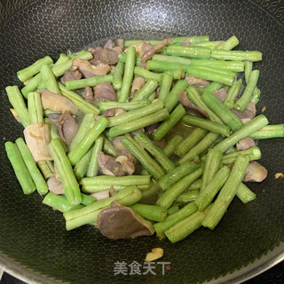 酱香鸭肾炒豆角的做法步骤：7