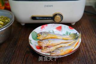 酸菜蒸黄鱼的做法步骤:2