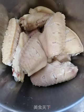 咖喱鸡翅的做法步骤：1