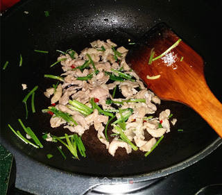 芫爆肉丝的做法步骤:10