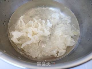 冰糖雪梨银耳汤的做法步骤:7