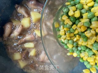 红烧土豆鸡爪的做法步骤：11