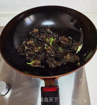 木耳小葱炒鸡蛋的做法步骤:9