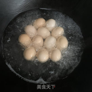 红烧排骨卤蛋的做法步骤：2