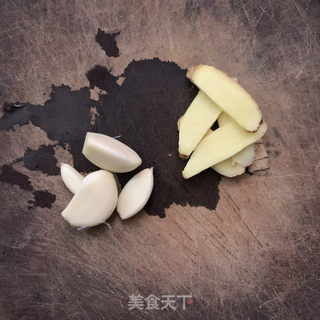红烧排骨卤蛋的做法步骤：4