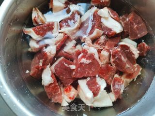 清炖牛腩萝卜的做法步骤:3