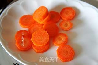 白菜汁宽汤面片的做法步骤:2