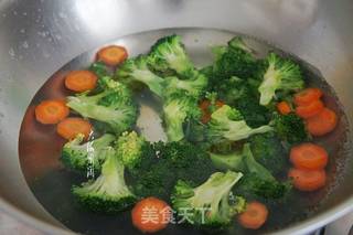 白菜汁宽汤面片的做法步骤:4