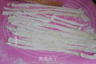 白菜汁宽汤面片的做法步骤:7