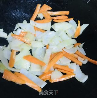 洋葱炒鸡肉的做法步骤：3