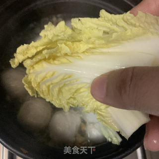 白菜肉丸汤的做法步骤：7