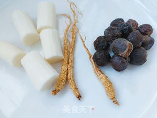 人参桂圆山药瘦肉汤的做法步骤:2