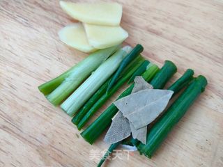 人参桂圆山药瘦肉汤的做法步骤:3