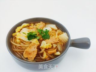 “白菜”砂锅白菜粉条炖肉的做法步骤：1