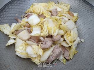 “白菜”砂锅白菜粉条炖肉的做法步骤：7