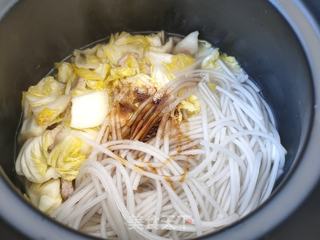 “白菜”砂锅白菜粉条炖肉的做法步骤:9