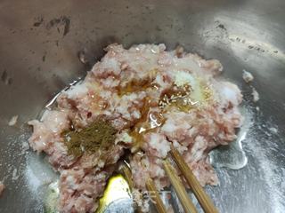 猪肉白菜水饺的做法步骤:5