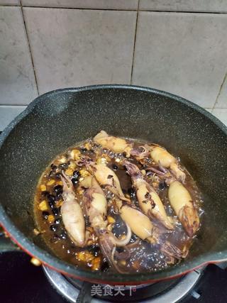 豆鼓焖鱿魚仔的做法步骤：4