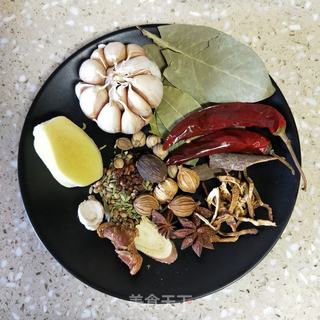 卤猪蹄的做法步骤:5