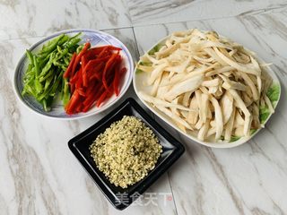 火麻仁干煸杏鲍菇的做法步骤：1