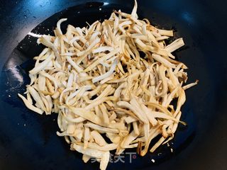 火麻仁干煸杏鲍菇的做法步骤：4