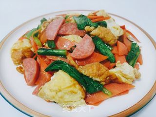 火腿蔬菜炒鸡蛋的做法步骤：1
