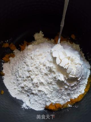 猪肉梅干菜南瓜包子的做法步骤:3