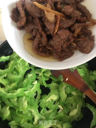 苦瓜炒牛肉的做法步骤：8