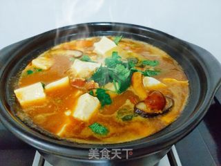 砂锅菌菇炖豆腐的做法步骤：1