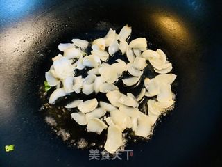火麻油百合拌西兰花的做法步骤：3