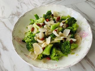 火麻油百合拌西兰花的做法步骤：4