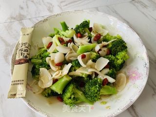火麻油百合拌西兰花的做法步骤：5
